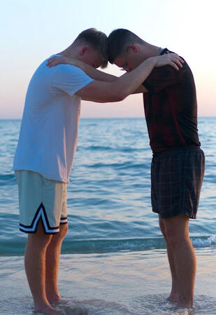 Mallorca: ¿Rezar o salir de fiesta? Documentary Subtitle + voice-over translation